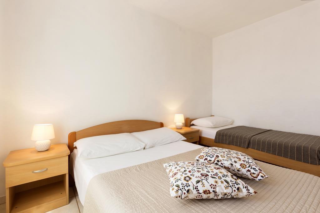 Apartment Renata Pinezici (Krk)