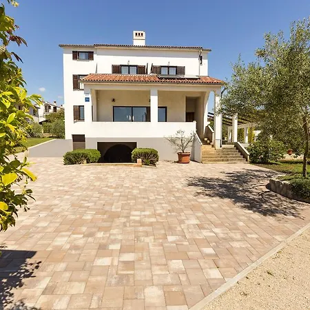 Apartments Renata Pinezici  Exterior photo