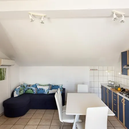 Apartments Renata Pinezici  Exterior photo